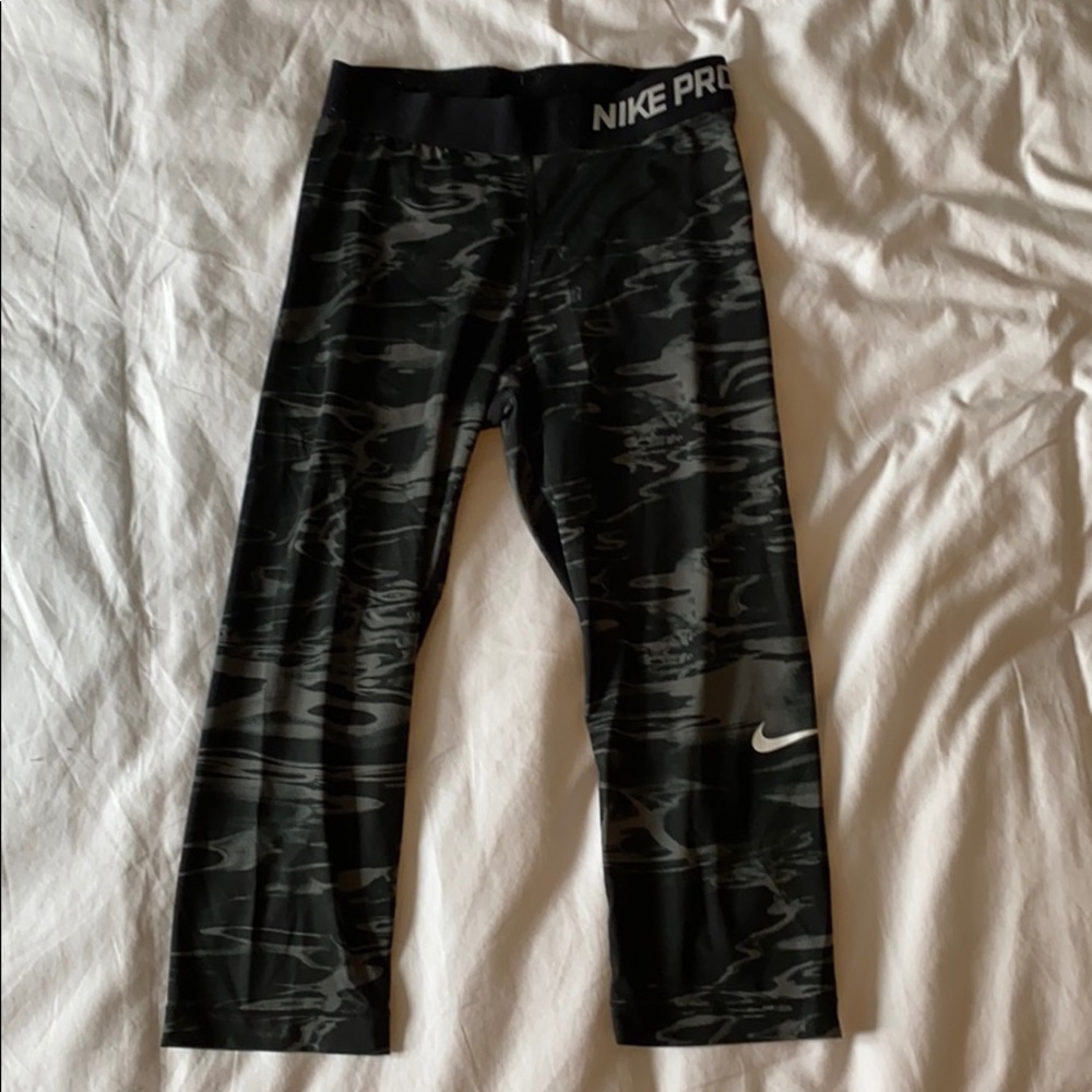 Nike pro crop leggings